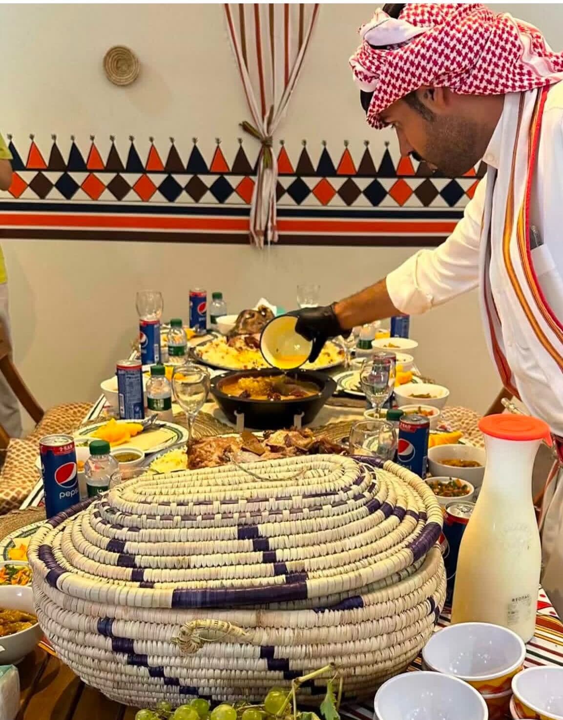عسير: تجربة طهي مباشر مع شيف في مجلس العساس