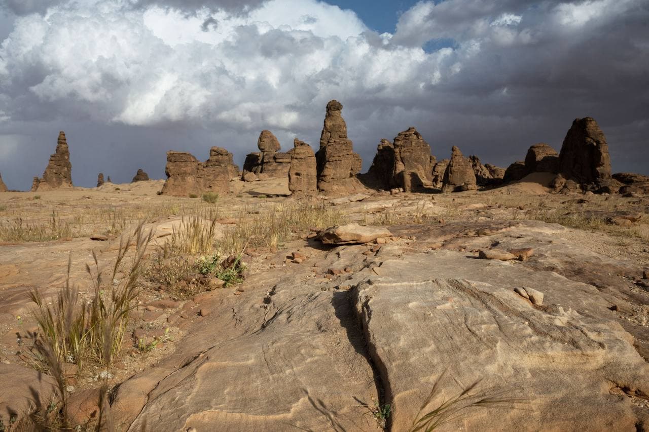 AlUla: Jabal Al-Qaws and the Al-Gharamil Mountains – Discover the natural wonders of AlUla